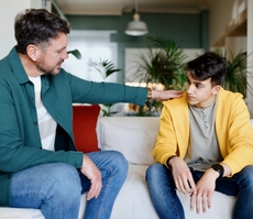 Cómo Hablar Con Sus Hijos Adolescentes Sobre El Vapeo: 10 Consejos De La Dra. Nicole Stelter