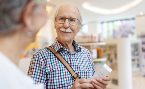 GettyImages-1434363459_Pharmacy Care