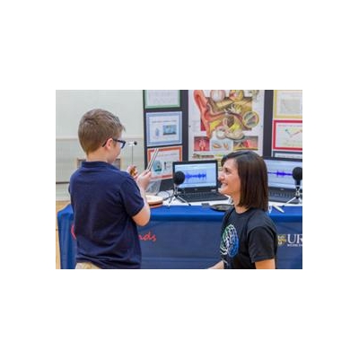 Neuroscience Lab Holds ‘Brain Day’ at Local School