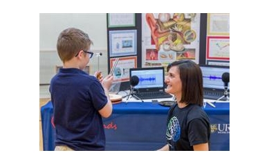 Neuroscience Lab Holds ‘Brain Day’ at Local School