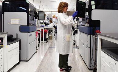 UR Medicine Cuts Ribbon for New Central Laboratory