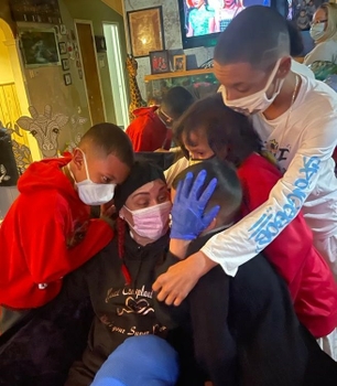 Heart recipient Brendalis Vega enjoys the first joyous moments at home with her children.