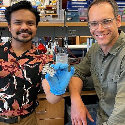 Ben Frisch and Azmeer Sharipol - tissue chip 2022 2