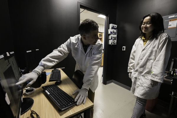 Chen Li, a graduate student in the Brian and Cognitive Sciences program at the University of Rochester, works with Assistant Professor Manuel Gomez-Ramirez of Brain and Cognitive Sciences Department in Meliora Hall// photo by J. Adam Fenster / University of Rochester