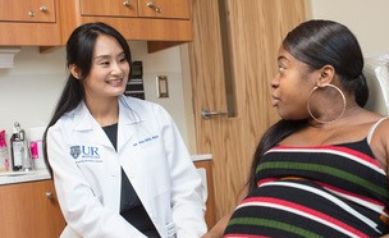 jin talking with pregnant patient