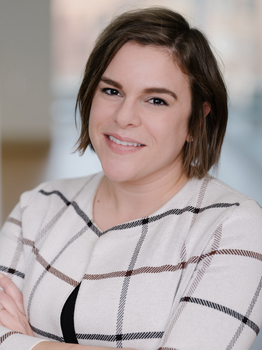 Headshot of AnnaLynn Williams, PhD, cancer researcher and cancer survivor 
