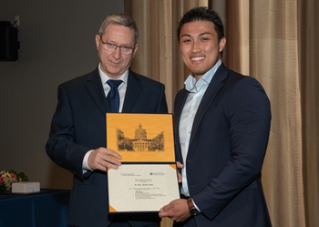 Dr. Eliav presents an award to Dr. Pham