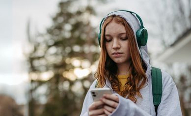 Teen-girl-on-phone