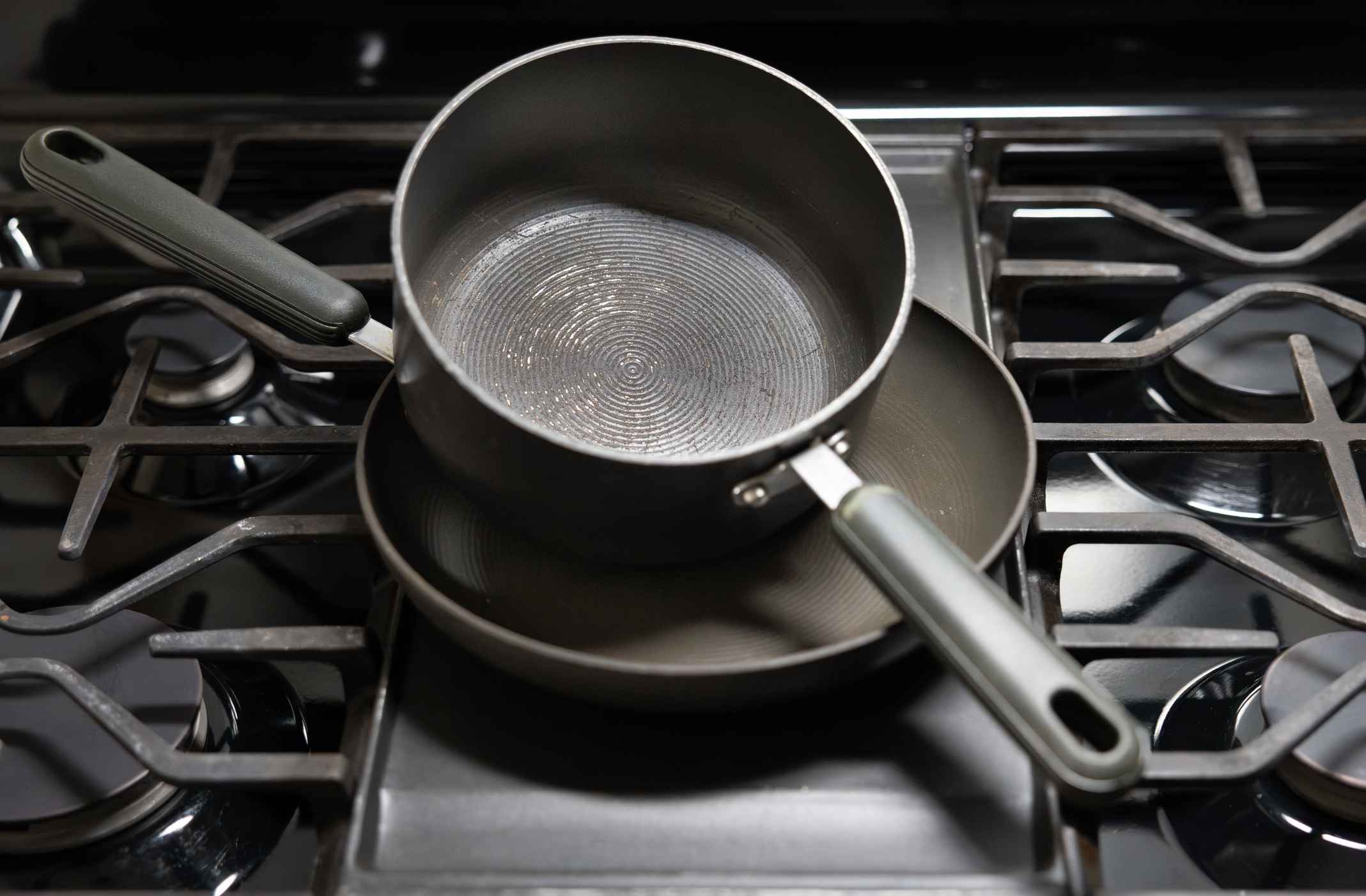 scratched non-stick pans_11zon