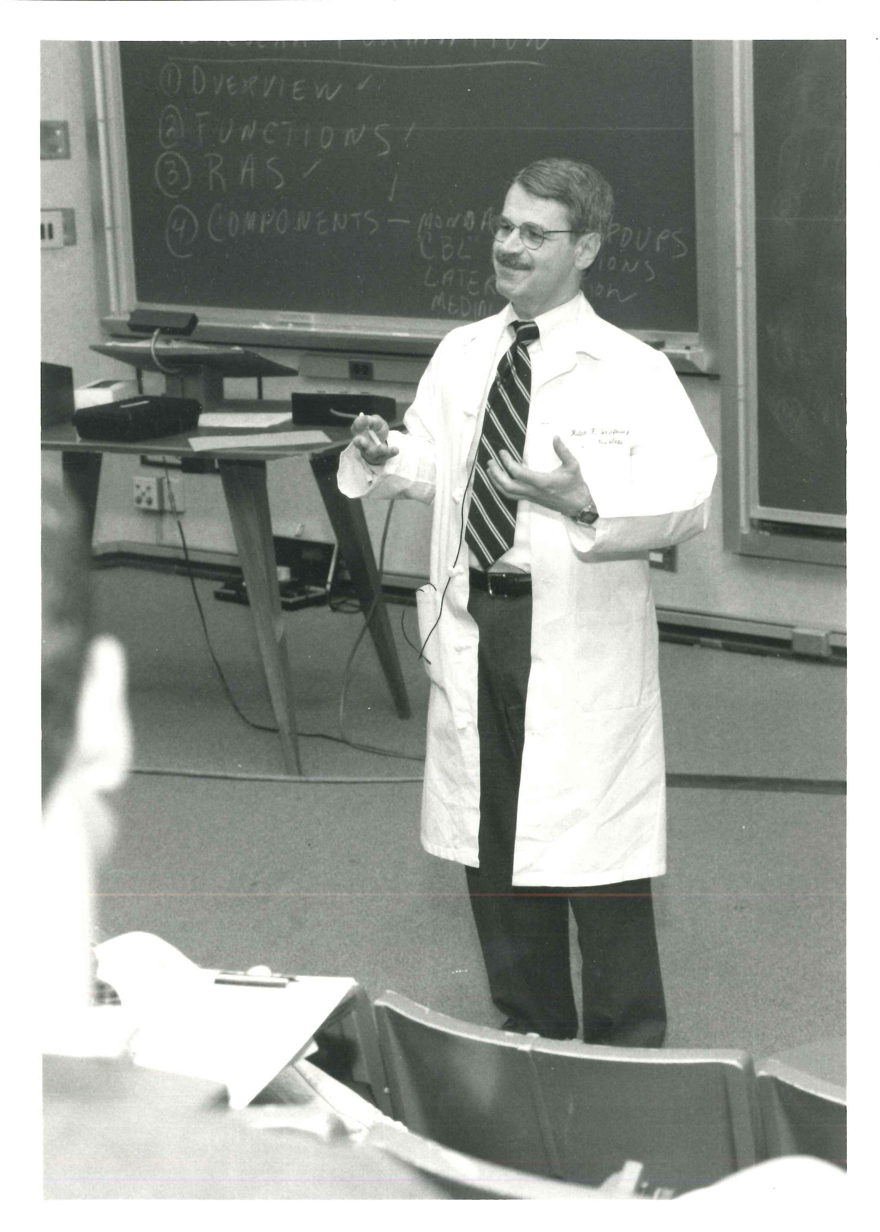 Photo of Ralph Jozefowicz teaching a class of medical students. 