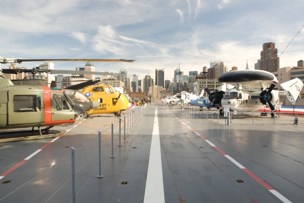 Intrepid_flight-deck
