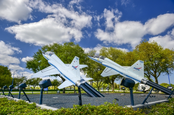 SCH_jet-trainers