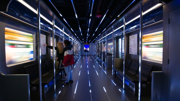 Skydeck_L-train-replica