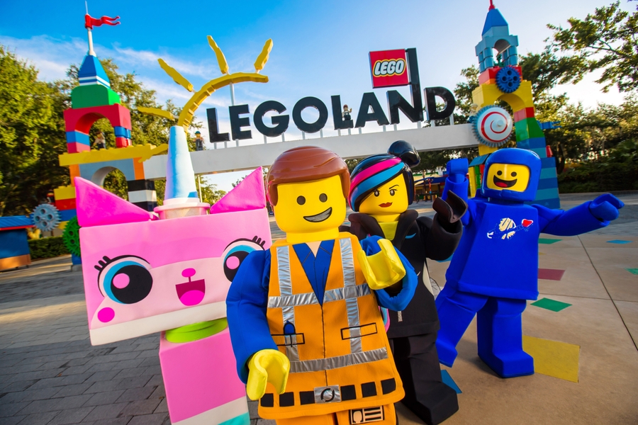 legoland-california-resort-costume-characters