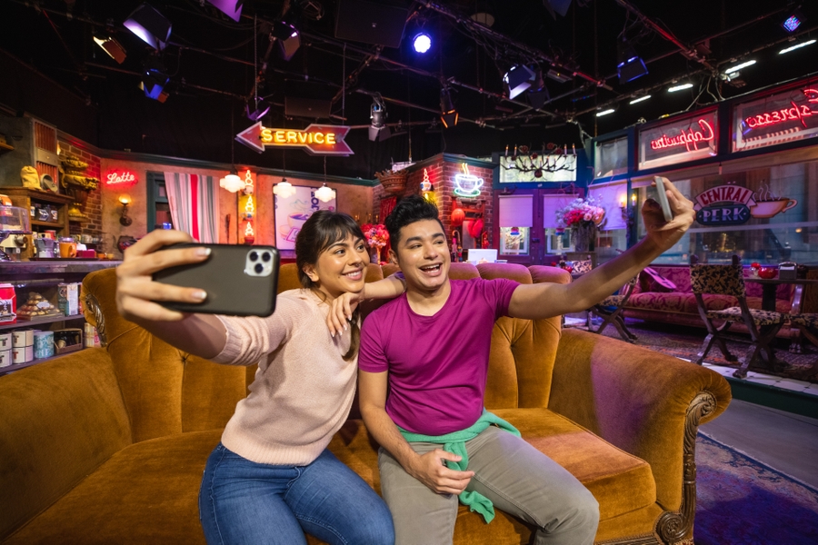 WBST_Friends-set