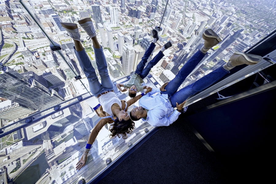 Skydeck_family-inverted