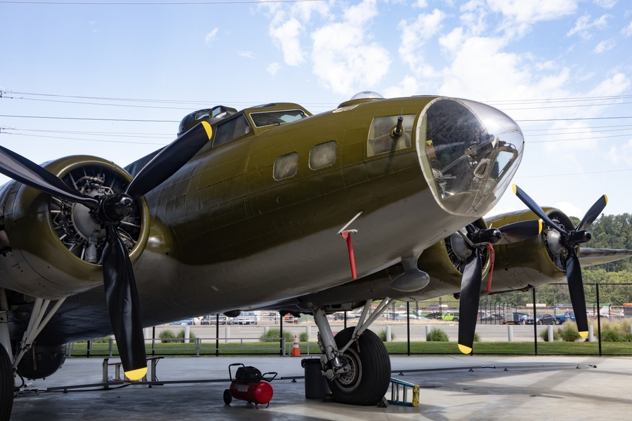 MOF_B17_HERO