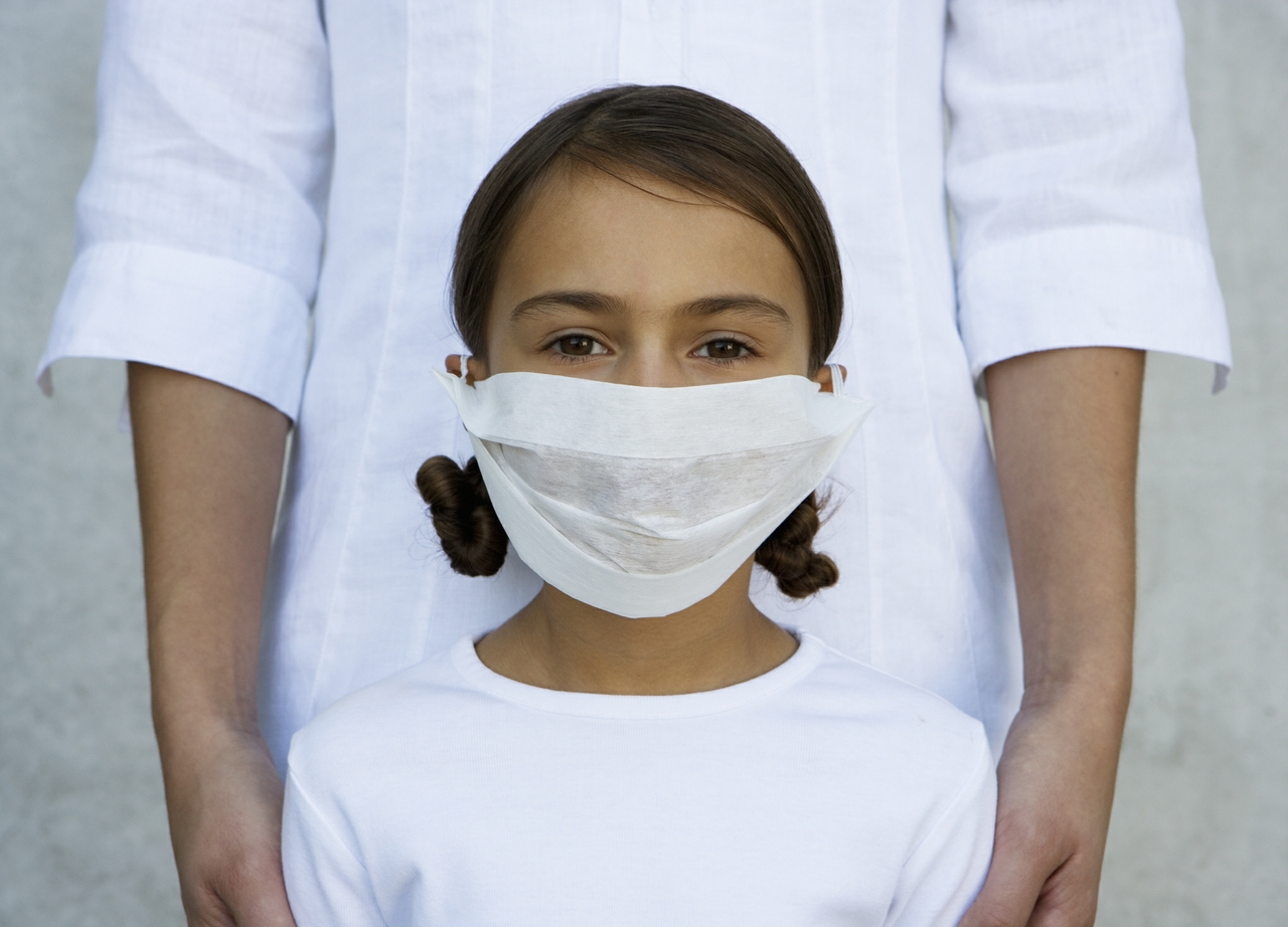 No, su hijo no se envenenará con CO2 por llevar una mascarilla