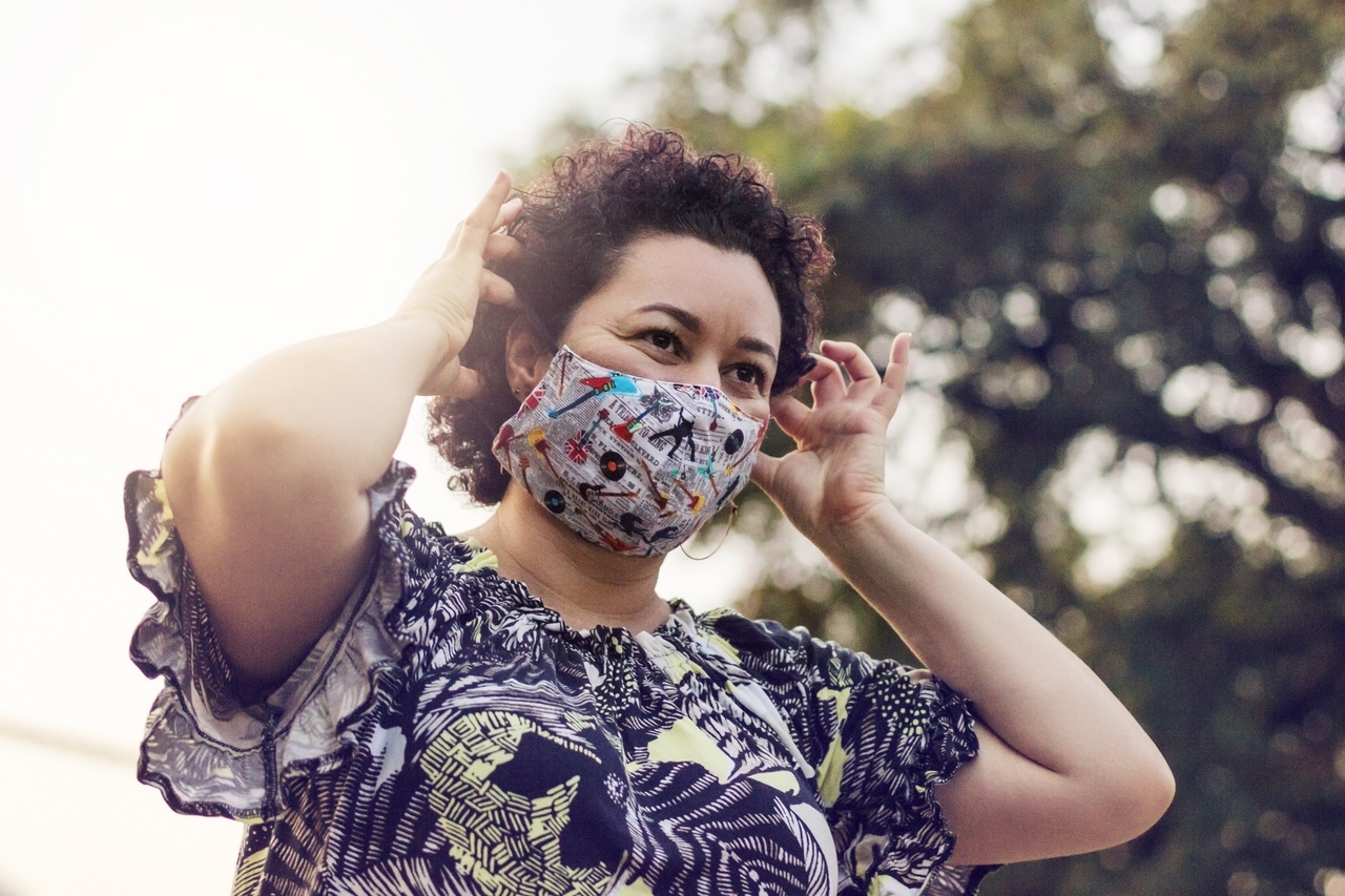 Cómo controlar los molestos brotes causados por las mascarillas faciales