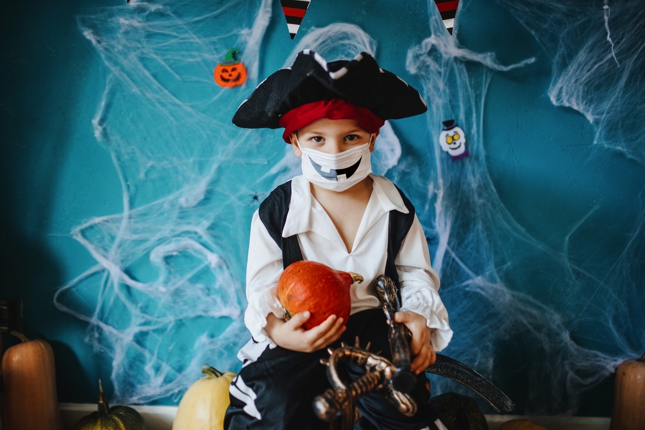 Su guía de Halloween, para pedir caramelos y COVID-19