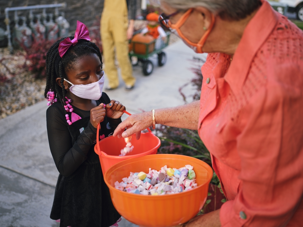 8 formas de mantener las fiestas de Halloween y cómo pedir caramelos de forma segura