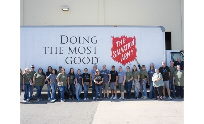 Blue Shield of California Volunteers Team Up With The Salvation Army to Support Veterans and Families In Need