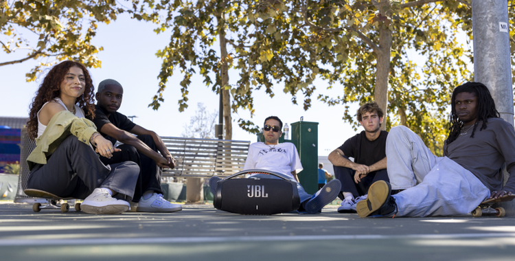 JBL_Boombox_3_Lifestyle02_904x560px