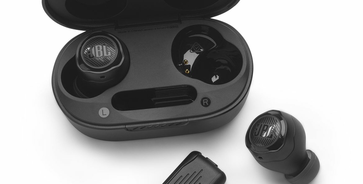 02.JBL_QuantumAirTWS_ProductImages_Hero_2_f5726e11-9fe5-4867-a5f5-274480348d85-prv