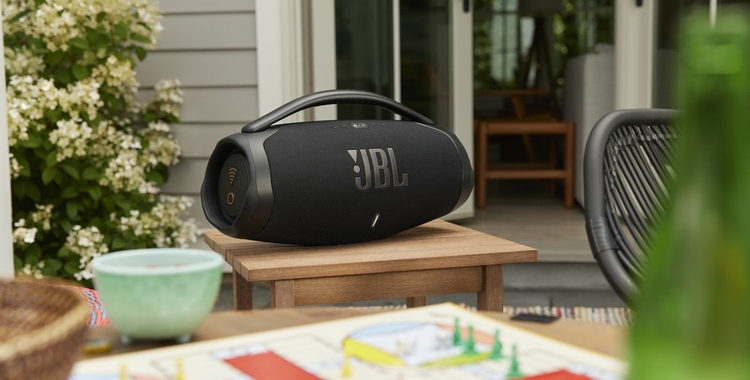 220722_JBL_AW_Shot_03_Exterior_Boombox3_1299_x1_7b334af2-9807-4f10-b1f7-0f822cccaec4-prv