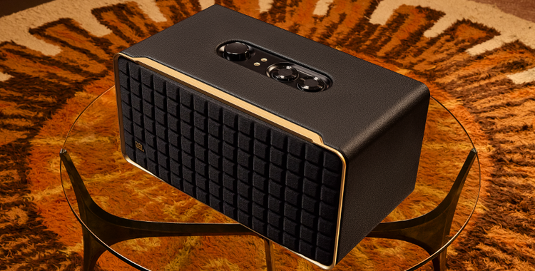 JBL_Authentics-500_Lifestyle02_904x560px