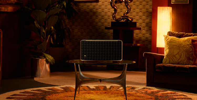 JBL_Authentics-500_Lifestyle03_904x560px