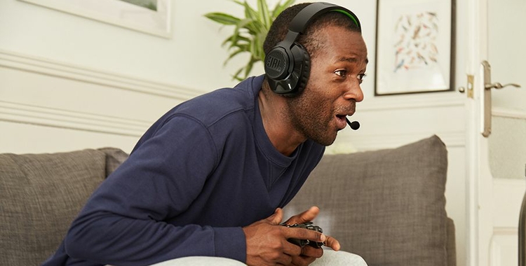JBL_Quantum_360X_Lifestyle_Image_2_904x560