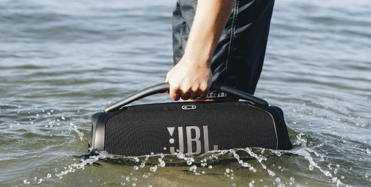 JBL_Boombox_3_Lifestyle03_904x560px
