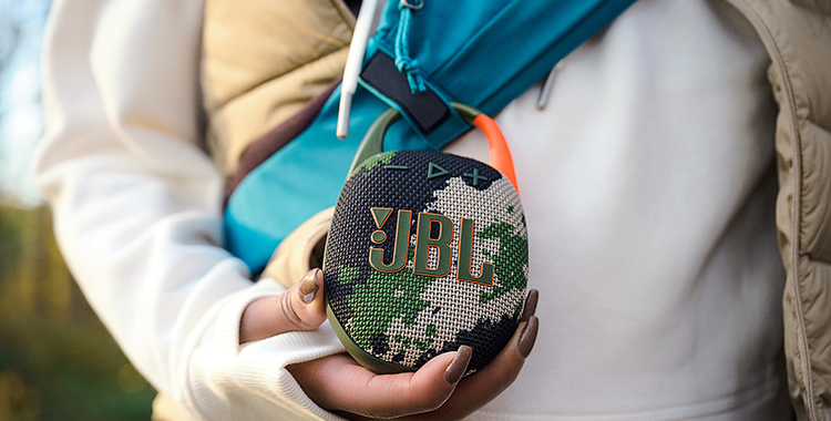 JBL_Clip_5_Lifestyle_01_904x560px
