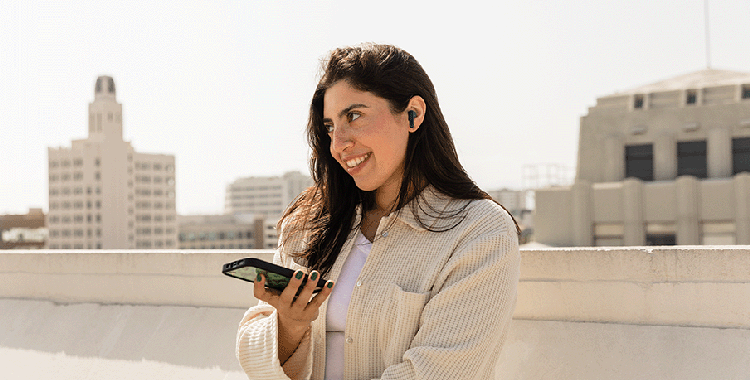JBL_Lifestyle_Image_Tune_Flex_Call_Black_2_904x560