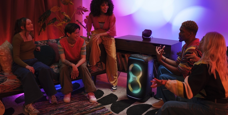 JBL_PARTYLIGHT_BEAM_Chilling_Talent_0848_x1