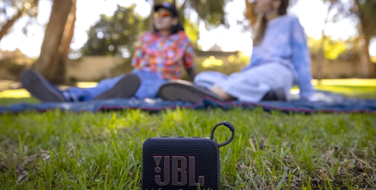 JBL_GO_4_LIFESTYLE_BLACK_MG_4363_x1