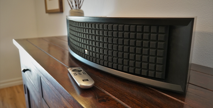 JBL_L42ms_QtrRight_CloseUp_DGLifestyle_Black
