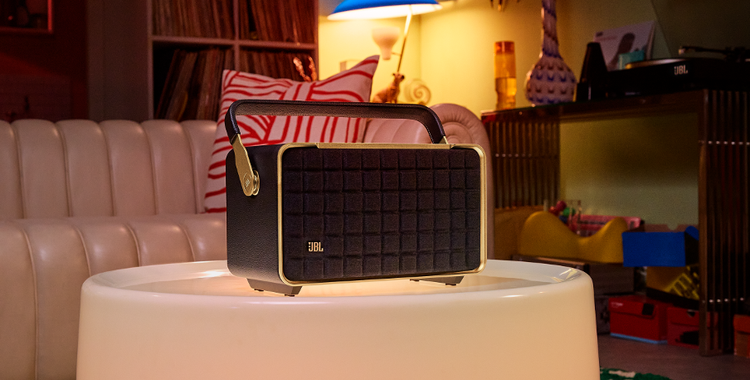 JBL_Authentics-300_Lifestyle01_904x560px