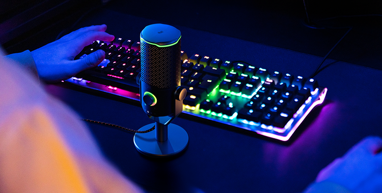 JBL_Quantum_Stream_Studio_Lifestyle_Image