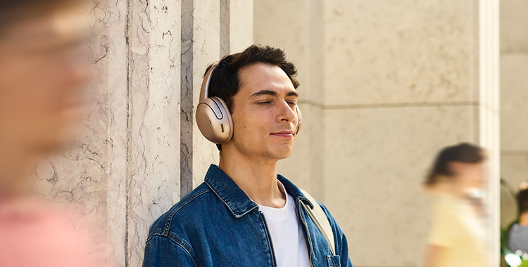 JBL-Tour-One-M3-ANC-Lifestyle03