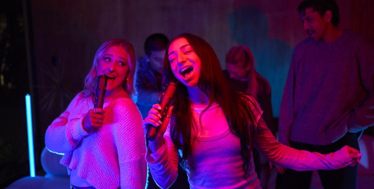 LS_JBL_EASYSING_MICS_LIFESTYLE_RF402017_x1