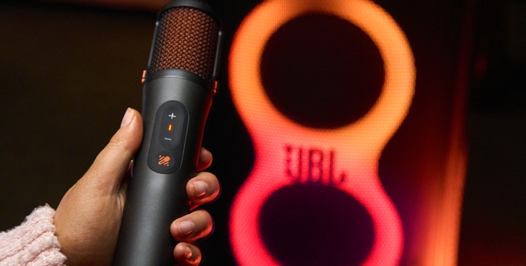 LS_JBL_EASYSING_MICS_LIFESTYLE_RF401127_x1