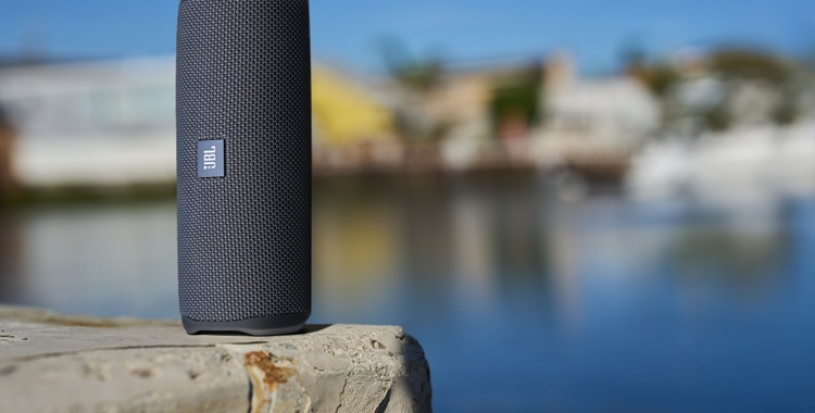 JBL lança Flip Essential 3 SE no Brasil com graves potentes e