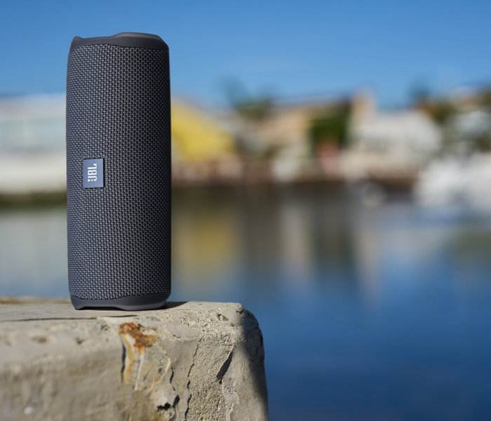 JBL lança Flip Essential 3 SE no Brasil com graves potentes e
