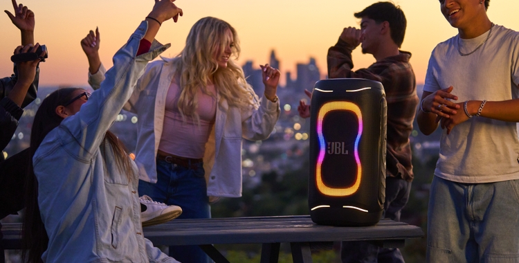 LS_JBL_PARTYBOX_130_LIFESTYLE_RF405842_x1