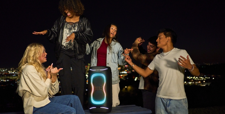 LS_JBL_PARTYBOX_130_LIFESTYLE_RF406314_x1