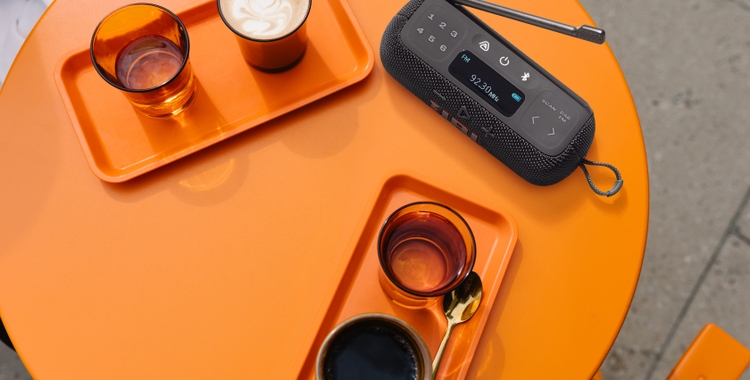 LS_JBL_TUNER_3_BLACK_LIFESTYLE_4_6273123_x1