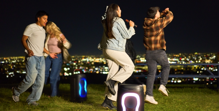 LS_JBL_PARTYBOX_130_LIFESTYLE_RF406730_x1