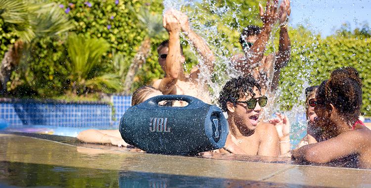 LS_JBL_BoomBox_4_Lifestyle_03_904x560px